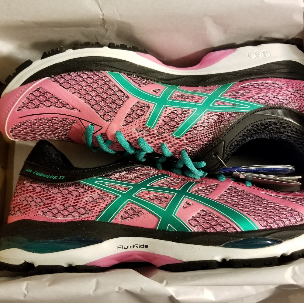 NWT Asics Gel Cumulus 17 Running Shoes